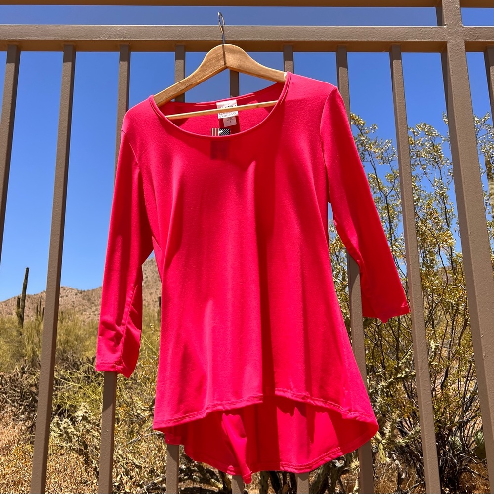 ⬇️💲Ellen & Company NWT Womens Top Size S Color Fuchsia 3/4 Sleeve Longer In Back